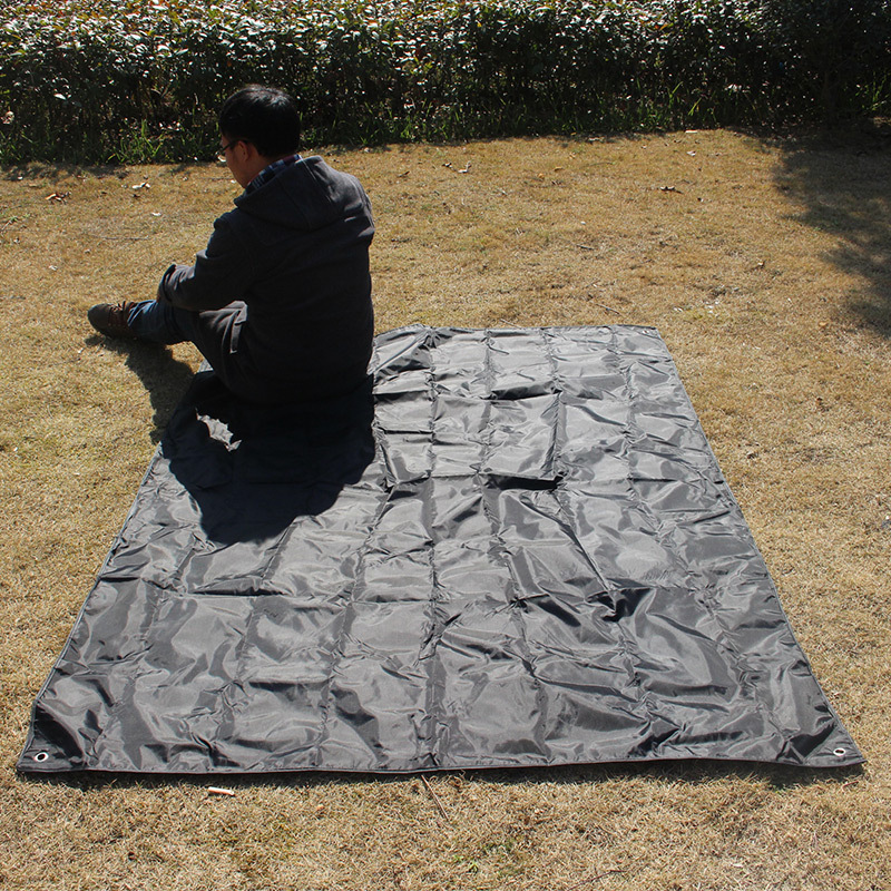 Black moisture-proof and wear-resistant Oxford cloth picnic mat