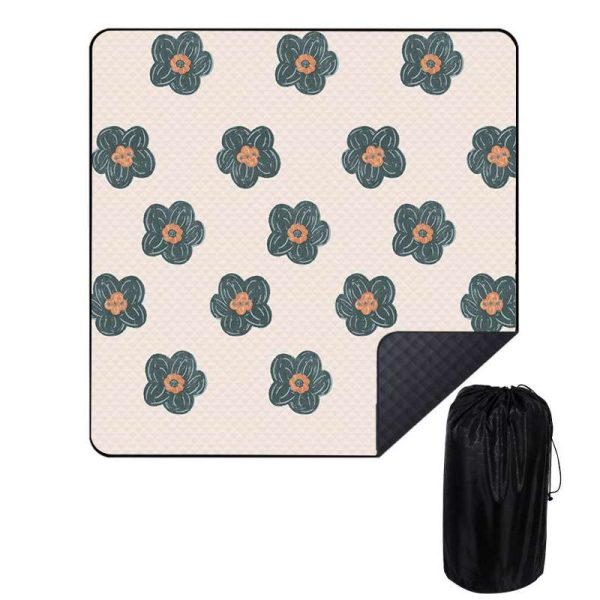 3-layer design thickened waterproof camping mat that does not stick to grass
