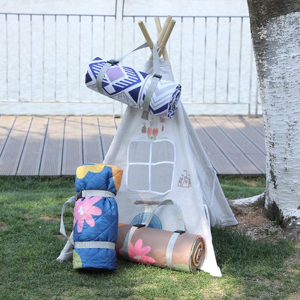 Cartoon printed insect-proof multifunctional picnic mat
