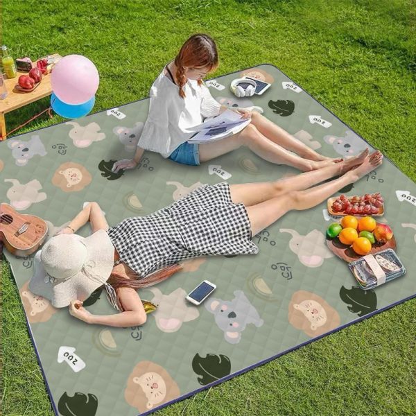 Green thickened spring outing picnic mat, portable and soft