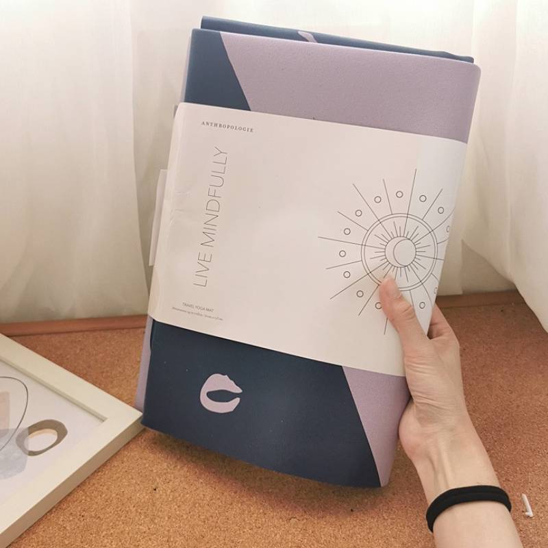 Lightweight foldable non-slip yoga mat suitable for dance and fitness